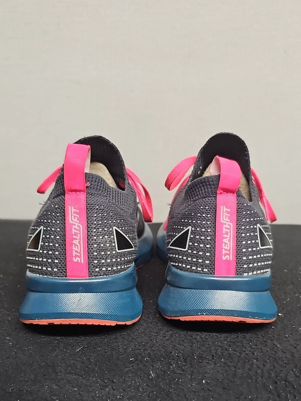BROOKS LEVITATE 5 STEALTH FIT WOMENS SNEAKERS BFPM-06-070 - Picture 3 of 11
